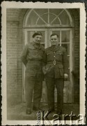 Październik 1945, Westerland/Sylt, Niemcy. 
Polski i brytyjski żołnierz 174 Baterii 58 Pułku Artylerii Przeciwlotniczej wchodzącej w skład 11 Dywizji Pancernej Wielkiej Brytanii, dowodzonej przez generała Georg'a Roberts'a.
Fot. NN, zbiory Ośrodka KARTA, album Zofii i Czesława Michalskich, przekazał Adam Pyrek