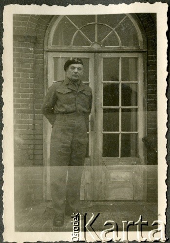 Październik 1945, Westerland/Sylt, Niemcy.
Polski oficer 174 Baterii 58 Pułku Artylerii Przeciwlotniczej wchodzącej w skład 11 Dywizji Pancernej Wielkiej Brytanii, dowodzonej przez generała Georg'a Roberts'a.
Fot. NN, zbiory Ośrodka KARTA, album Zofii i Czesława Michalskich, przekazał Adam Pyrek