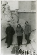 Listopad 1945, Westerland/Sylt, Niemcy.
Żołnierze 174 Baterii 58 Pułku Artylerii Przeciwlotniczej, wchodzącej w skład 11 Dywizji Pancernej Wielkiej Brytanii, w towarzystwie kobiety.
Fot. NN, zbiory Ośrodka KARTA, album Zofii i Czesława Michalskich, przekazał Adam Pyrek