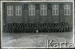 Luty 1946,Westerland/Sylt, Niemcy.
Żołnierze z 174 Baterii 58 Pułku Artylerii Przeciwlotniczej wchodzącej w skład 11 Dywizji Pancernej Wielkiej Brytanii, dowodzonej przez generała Georg'a Roberts'a.
Fot. NN, zbiory Ośrodka KARTA, album Zofii i Czesława Michalskich, przekazał Adam Pyrek