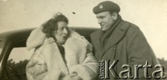 Styczeń 1946,Westerland/Sylt, Niemcy.
Polski oficer łącznikowy 174 Baterii 58 Pułku Artylerii Przeciwlotniczej wchodzącej w skład 11 Dywizji Pancernej Wielkiej Brytanii w towarzystwie kobiety.
Fot. NN, zbiory Ośrodka KARTA, album Zofii i Czesława Michalskich, przekazał Adam Pyrek
