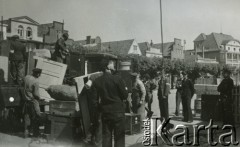 Sierpień 1947, Travemunde/k.Lubeki, Niemcy.
Repatrianci powracający do Polski.
Fot. NN, zbiory Ośrodka KARTA, album Zofii i Czesława Michalskich, przekazał Adam Pyrek
