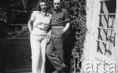Sierpień 1947, Reinbek/k.Hamburga, Niemcy.
Polski oficer łącznikowy 174 Baterii 58 Pułku Artylerii Przeciwlotniczej wchodzącej w skład 11 Dywizji Pancernej Wielkiej Brytanii w towarzystwie kobiety.
Fot. NN, zbiory Ośrodka KARTA, album Zofii i Czesława Michalskich, przekazał Adam Pyrek