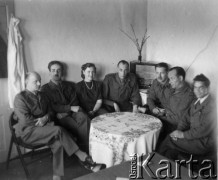 Wrzesień 1947, Reinbek/k.Hamburga, Niemcy.
Polscy żołnierze w towarzystwie kobiety.
Fot. NN, zbiory Ośrodka KARTA, album Zofii i Czesława Michalskich, przekazał Adam Pyrek