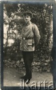 1915-1916, brak miejsca.
Żołnierz armii niemieckiej prawdopodobnie w mundurze 50 Pułku Artylerii Rezerowej.
Fot. NN, zbiory Ośrodka KARTA, kolekcja Ryszarda Łopatki