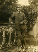1914-1918, brak miejsca. 
Sierżant armii niemieckiej na moście.
Fot. NN, zbiory Ośrodka KARTA, kolekcja Ryszarda Łopatki