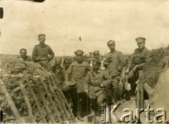 Ok. 1914-1918, brak miejsca.
Żołnierze w mundurach armii niemieckiej w okopach. 
Fot. NN, zbiory Ośrodka KARTA, kolekcja Ryszarda Łopatki