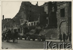 1948, Warszawa, Polska.
Jedna z warszawskich ulic.
Fot. F. Krabicka, zbiory Ośrodka KARTA, udostępniła Agata Bujnowska