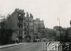 19.11.1939, Warszawa.
Plac Grzybowski - z prawej strony zniszczona kamienica przy pl. Grzybowskim 7.
Fot. F. Krabicka, zbiory Ośrodka KARTA, udostępniła Agata Bujnowska