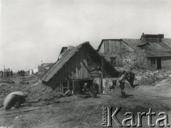 19.04.1940, Kurów. 
Zniszczone bombardowaniami miasto.
Fot. F. Krabicka, zbiory Ośrodka KARTA, udostępniła Agata Bujnowska