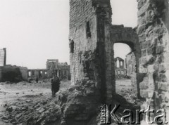 19.04.1940, Kurów. 
Zniszczone bombardowaniami miasto.
Fot. F. Krabicka, zbiory Ośrodka KARTA, udostępniła Agata Bujnowska
