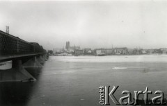 26.02.1940, Warszawa.
Most Kierbedzia, Wisła i widok na Pragę (w głębi katedra św. Floriana).
Fot. F. Krabicka, zbiory Ośrodka KARTA, udostępniła Agata Bujnowska