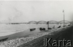 26.02.1940, Warszawa.
Wisła, w głębi widać most Poniatowskiego i most Średnicowy.
Fot. F. Krabicka, zbiory Ośrodka KARTA, udostępniła Agata Bujnowska