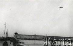 26.02.1940, Warszawa.
Most Kierbedzia na Wiśle.
Fot. F. Krabicka, zbiory Ośrodka KARTA, udostępniła Agata Bujnowska