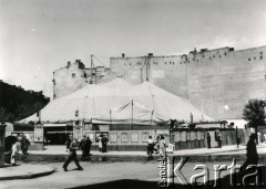 7.07.1940, Warszawa.
Cyrk Staniewskich przy na placyku u zbiegu Kruczej, Mokotowskiej i Piusa XI.
Fot. F. Krabicka, zbiory Ośrodka KARTA, udostępniła Agata Bujnowska