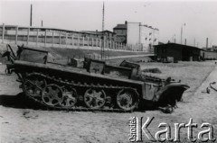 Kwiecień 1940, Warszawa.
Wóz pancerny.
Fot. F. Krabicka, zbiory Ośrodka KARTA, udostępniła Agata Bujnowska