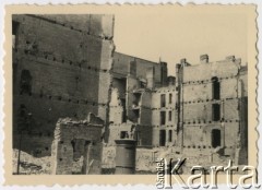 1-2.07.1940, Warszawa.
Róg Zielnej i Siennej (?).
Fot. F. Krabicka, zbiory Ośrodka KARTA, udostępniła Agata Bujnowska