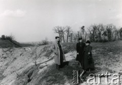 21.04.1940, Bielany, Warszawa. 
Spacer na Bielanach.
Fot. F. Krabicka, zbiory Ośrodka KARTA, udostępniła Agata Bujnowska