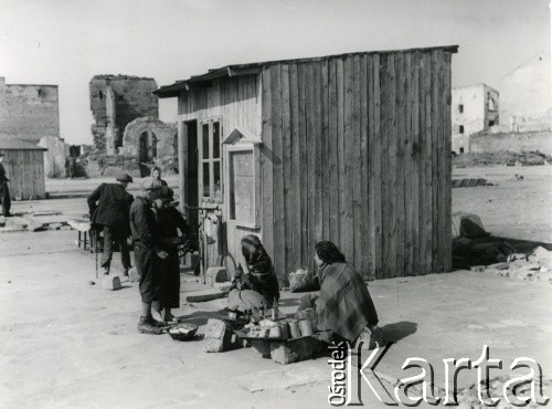 19.04.1940, Garwolin. 
Handel uliczny.
Fot. F. Krabicka, zbiory Ośrodka KARTA, udostępniła Agata Bujnowska