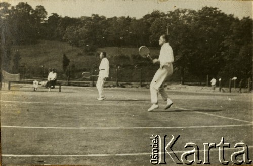 1922-1923, Warszawa, Polska.
Warszawski Lawn-Tennis Klub, mecz tenisowy.
Fot. NN, zbiory Ośrodka KARTA, udostępniła Barbara Krzystek