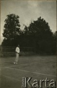 1922-1923, Warszawa, Polska.
Warszawski Lawn-Tennis Klub, mecz tenisowy.
Fot. NN, zbiory Ośrodka KARTA, udostępniła Barbara Krzystek