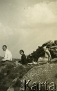 1929, Babia Góra, Beskid Żywiecki, Polska.
Na szczycie.
Fot. NN, zbiory Ośrodka KARTA, udostępniła Barbara Krzystek