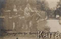 1919, brak miejsca, Polska.
I powstanie śląskie - Adam Pankiewicz (stoi z prawej) odbywający służbę w batalionie tarnogórskim.
Fot. NN, zbiory Ośrodka KARTA, Pogotowie Archiwalne [PAF_052], udostępnił Wiesław Gawinek