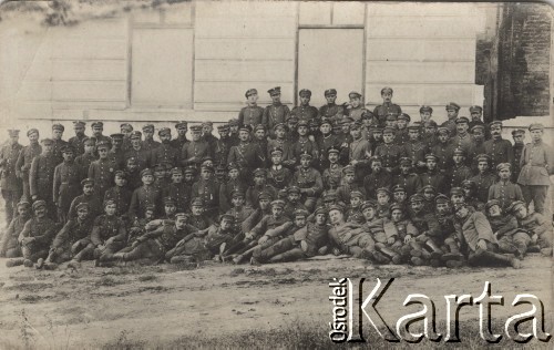 1921, Stołpce, woj. Nowogródek, Polska.
III Kompania Batalionu Ochotniczego Straży Granicznej. W środku dowódca kapitan Adam Pankiewicz.
Fot. NN, zbiory Ośrodka KARTA, Pogotowie Archiwalne [PAF_052], udostępnił Wiesław Gawinek