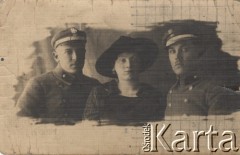 po 1918, brak miejsca, Polska.
Powstańcy śląscy - Mikołaj Dudziński, nieznana Rosjanka, Adam Pankiewicz.
Fot. NN, zbiory Ośrodka KARTA, Pogotowie Archiwalne [PAF_052], udostępnił Wiesław Gawinek