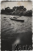 29.06.1936, Stołpce, woj. Nowogródek, Polska.
Kobieta w kajaku na rzece Niemen.
Fot. NN, zbiory Ośrodka KARTA, Pogotowie Archiwalne [PAF_052], udostępnił Wiesław Gawinek