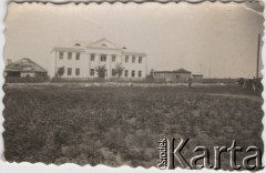 1920-1939, Stołpce, Polska.
Budynek Sądu Grodzkiego w Stołpcach.
Fot. NN, zbiory Ośrodka KARTA, Pogotowie Archiwalne [PAF_052], udostępnił Wiesław Gawinek