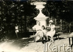 24.07.1932, Grupa, Polska. 
Władysław Grochola z żoną Józefą i synem Władysławem.
Fot. NN, zbiory Ośrodka KARTA, przekazała Wiesława Grochola