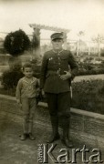 7.05.1935, Bydgoszcz, Polska.
W ogrodzie botanicznym - Władysław Grochola z nieznanym mężczyzną.
Fot. J. Myszkowski (ul. Gdańska 22, Bydgoszcz) Fot. NN, zbiory Ośrodka KARTA, przekazała Wiesława Grochola