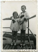 Lata 30., Polska. 
Władysław i Wiesława Grochola.
Fot. NN, zbiory Ośrodka KARTA, przekazała Wiesława Grochola