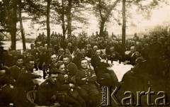 9.06.1930, Rybnik, Polska.
Obiad 1 kompanii 75 pułku piechoty w czasie święta pułkowego.
Fot. NN, zbiory Ośrodka KARTA, przekazała Wiesława Grochola