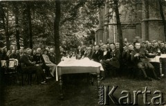 9.06.1930, Rybnik, Polska.
Obiad 1 kompanii 75 pułku piechoty w czasie święta pułkowego.
Fot. NN, zbiory Ośrodka KARTA, przekazała Wiesława Grochola