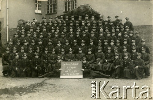 7-9.11.1938, Krotoszyn, Polska. 
Kurs skoszarowany przysposobienia wojskowego junaków II stopnia DOK VII; w środku mjr Władysław Grochola.
Fot. NN, zbiory Ośrodka KARTA, przekazała Wiesława Grochola