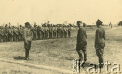 Lipiec 1938, Rozewie, Polska. 
Obóz letni przysposobienia wojskowego DOK VII. Drugi z prawej  gen. Kazimierz Sawicki, dyrektor Państwowego Urzędu Wychowania Fizycznego i Przysposobienia Wojskowego w Warszawie.
Fot. NN, zbiory Ośrodka KARTA, przekazała Wiesława Grochola