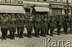 1937-1939, Krotoszyn, Polska.
56 pułk piechoty, czwarty od lewej major Władysław Grochola.
Fot. NN, zbiory Ośrodka KARTA, przekazała Wiesława Grochola