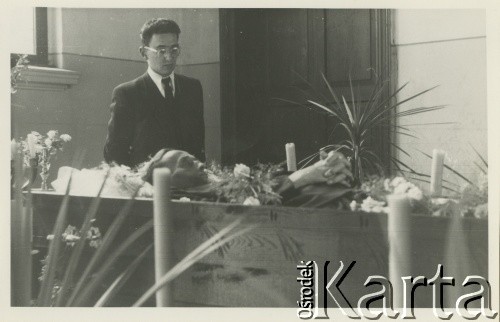 Kwiecień 1957, Krotoszyn, Polska. 
Pogrzeb majora Władysława Grocholi (zm. 24.04.1957).
Fot. NN, zbiory Ośrodka KARTA, przekazała Wiesława Grochola