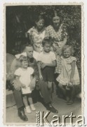 1935, Bydgoszcz, Polska.
Władysław Grochola z rodziną - żoną Józefą, córką Wiesławą, synem Władysławem.
Fot. NN, zbiory Ośrodka KARTA, przekazała Wiesława Grochola
