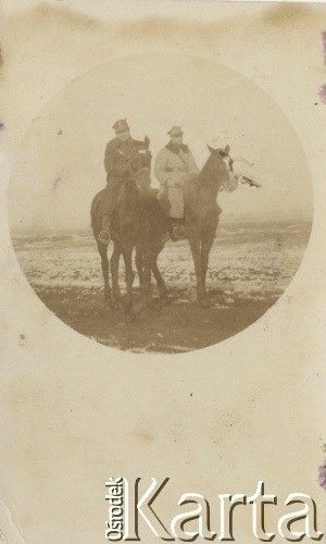 1919-1928, Polska.
Porucznik Władysław Grochola z nieznanym żołnierzem.
Fot. NN, zbiory Ośrodka KARTA, przekazała Wiesława Grochola