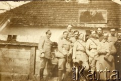 Ok. 1920, Polska.
Żołnierze polscy podczas postoju.
Fot. NN, zbiory Ośrodka KARTA, przekazała Wiesława Grochola