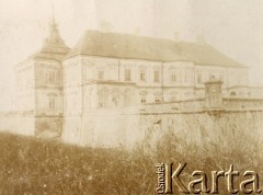 Ok. 1920, Polska.
Pałac na Kresach II Rzeczpospolitej.
Fot. NN, zbiory Ośrodka KARTA, przekazała Wiesława Grochola