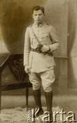 26.11.1919, Podwołoczyska, Polska.
Fotografia podarowana por. Władysławowi Grocholi. Oryginalny podpis: 