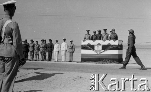 12. 11.1941, El Amiriya koło Aleksandrii, Egipt.
Defilada Samodzielnej Brygady Strzelców Karpackich przed Naczelnym Wodzem Polskich Sił Zbrojnych, gen. Władysławem Sikorskim.
Fot. NN, zbiory Ośrodka KARTA, przekazała Wiesława Grochola
