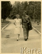 1942, Bliski Wschód.
Pielęgniarka wraz z żołnierzem Samodzielnej Brygady Strzelców Karpackich.
Fot. NN, zbiory Ośrodka KARTA, przekazała Wiesława Grochola
