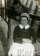 10.03.1942, Sarafand al-Kharab, Palestyna.
Sanitariuszka Hanna Guziorska wraz z żołnierzem Samodzielnej Brygady Strzelców Karpackich.
Fot. NN, zbiór Ośrodka KARTA, przekazała Wiesława Grochola