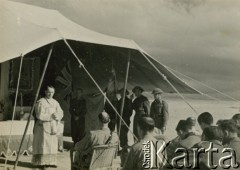 1941, El Amiriya koło Aleksandrii, Egipt.
Żołnierze Samodzielnej Brygady Strzelców Karpackich na terenie bazy wojskowej w trakcie mszy polowej.
Fot. NN, zbiory Ośrodka KARTA, przekazała Wiesława Grochola