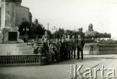 1940, brak miejsca.
Na ławce 3. od lewej siedzi Hanna Guziorska.
Fot. NN, zbiory Ośrodka KARTA, przekazała Wiesława Grochola